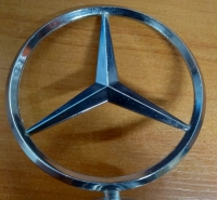 Значок передний W124 Mercedes Benz W124
