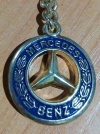 Брелок Mercedes (золотистый)