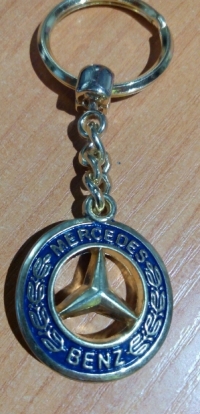 Брелок Mercedes (золотистый)